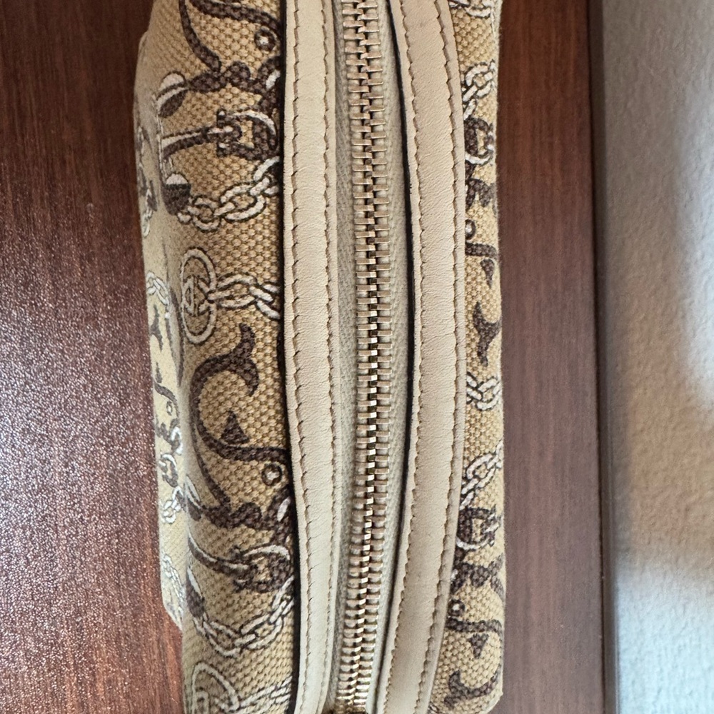 Gucci Anchor & Whale Cosmetic Pouch - Picture 9 of 11